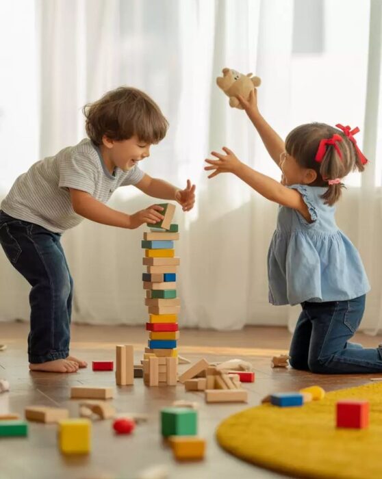 Rano djetinjstvo predstavlja najvažniji razvojni period u životu svakog čovjeka. Posebno se ističu prve tri godine života – od začeća do navršene treće godine – kao faza izuzetno brzog i osjetljivog razvoja mozga, tijela i psihičkih funkcija. U tom kratkom razdoblju dijete prelazi put od potpune zavisnosti o odrasloj osobi do sposobnosti samostalnog kretanja, izražavanja potreba, komuniciranja, hranjenja i korištenja toaleta.